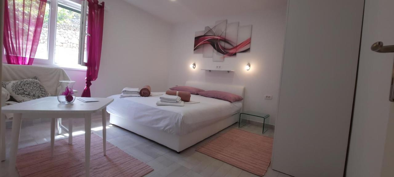 Apartments Suho Komiža מראה חיצוני תמונה
