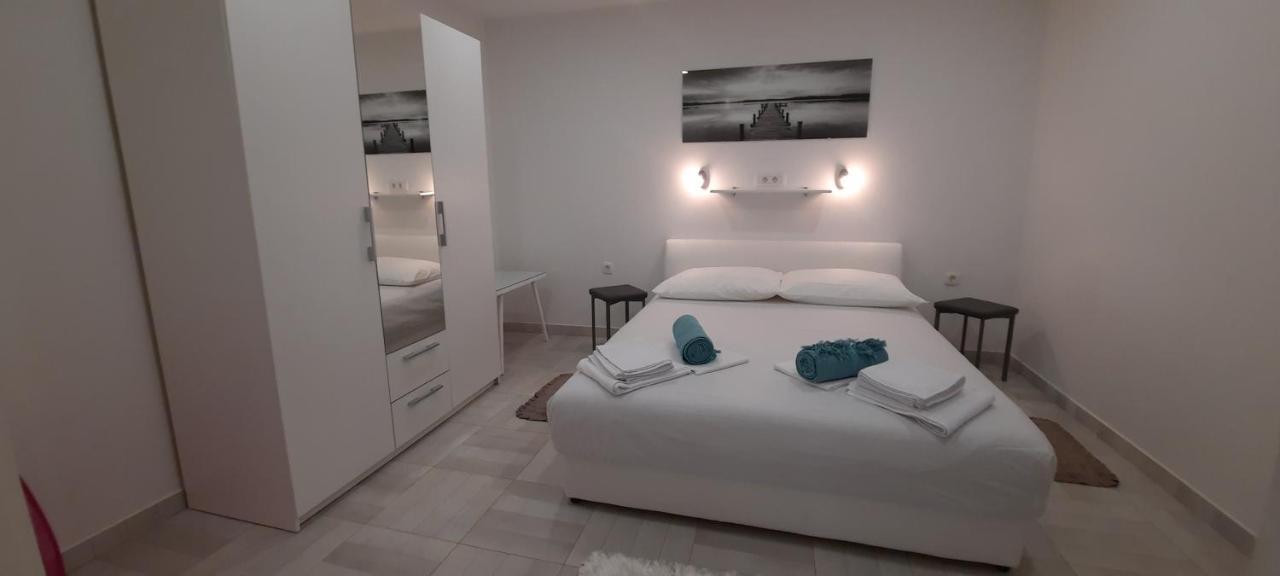 Apartments Suho Komiža מראה חיצוני תמונה