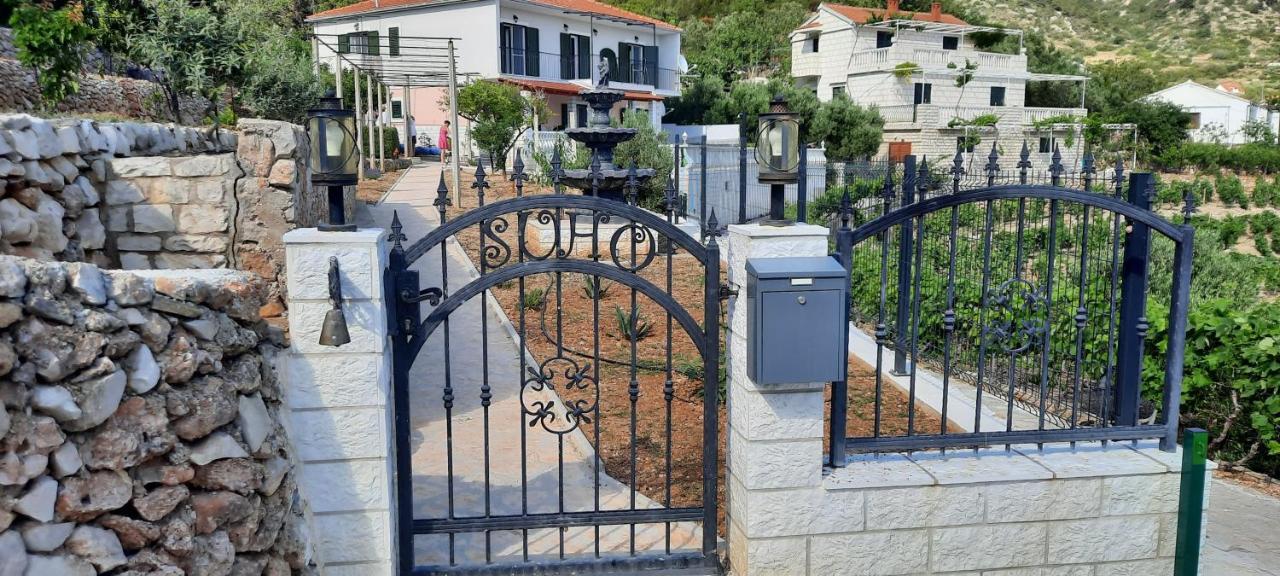 Apartments Suho Komiža מראה חיצוני תמונה