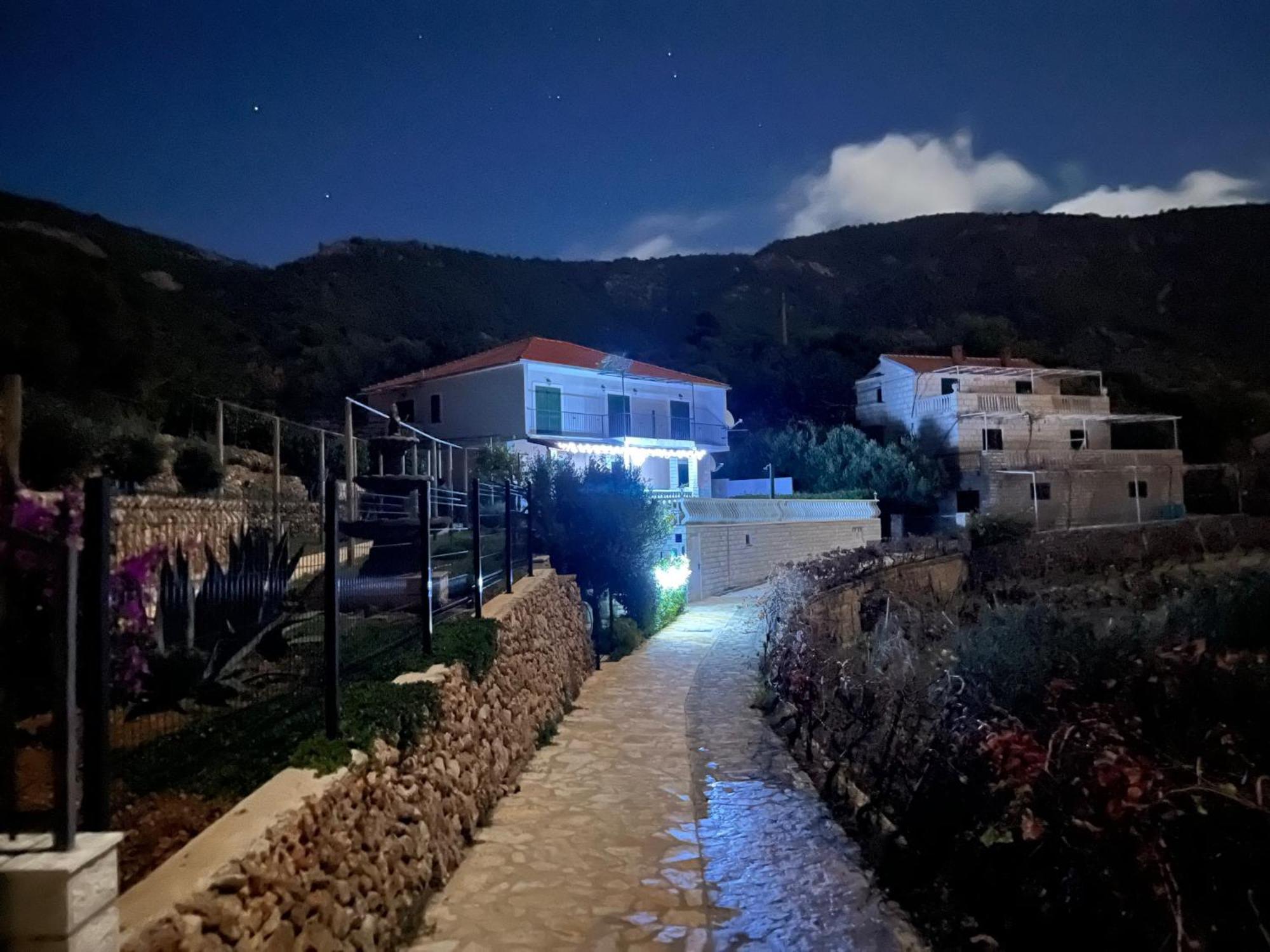 Apartments Suho Komiža מראה חיצוני תמונה
